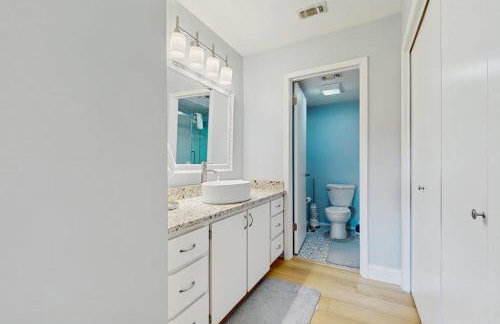 Cozy Dog-Friendly Home WITH Full Kitchen, Patio & Backyard, Close to Golf Course - Foto 14