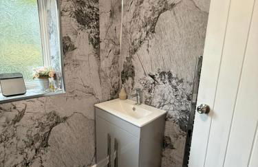 Charming 3 BR - NEC HS2- Long Stays Wifi Parking Airport - Foto 51