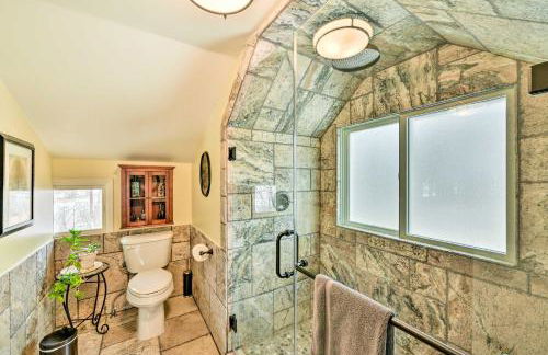 Charming Buena Vista Creekside Home Walk to Main! - Foto 26