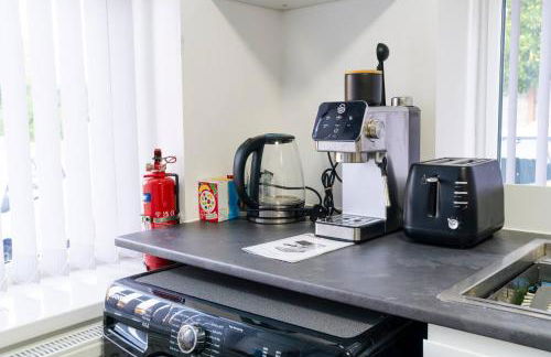 Modern 4-Bed Retreat in Prestwich, Perfect for Weekend Getaways - Foto 26