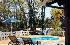 Refúgio em Macacos para até 12 hóspedes com piscina aquecida, 5 suítes e riacho - Foto 41