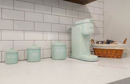 1970s Style Cozy Home with Fireplace Yard and Hot Tub - Foto 29