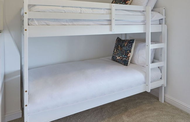 Host Stay Dunsley Chapel - Photo 15