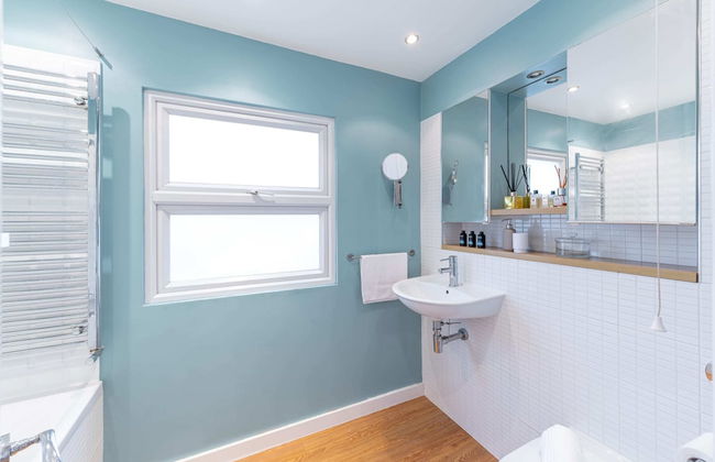 Stylish Shepherds Bush Flat - Photo 10