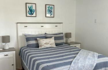 Private Bayfront Beach House with Dock, Steps to Beach and Restaurants - Foto 7