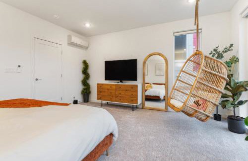 Luxe Central Home with Views & Rooftop - Foto 29