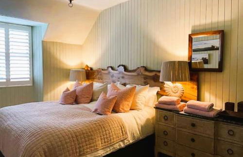 Reidochie Stables luxury haven overlooking garden - Photo 5