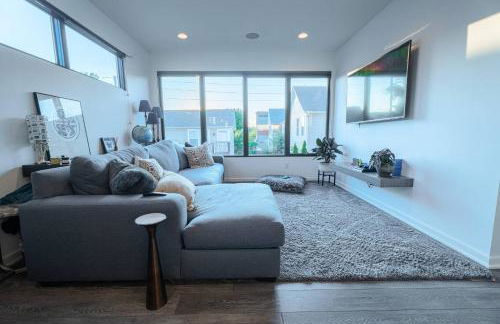 3 bed 3 bath Modern Luxury Home with Hot Tub and Rooftop Patio - Foto 14