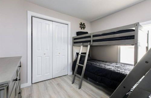 Cozy 2-Bedroom Home Near Notre Dame - Perfect for Game Day Weekend - Foto 15