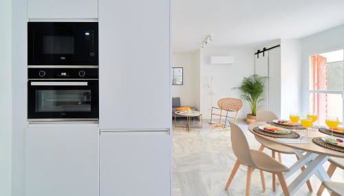 Modern City Centre Apartment w/ Terrace & Fast WIFI - Foto 5