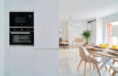 Modern City Centre Apartment w/ Terrace & Fast WIFI - Foto 5