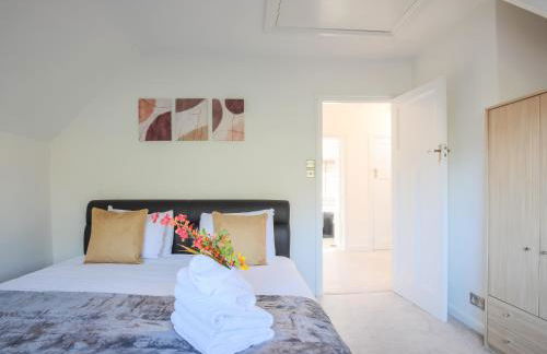 Idyllic Home in Picturesque Village of Wraysbury - Pass the Keys - Foto 15