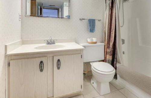 Riverfront Weleka Condo with Dock and Pool Access - Foto 6