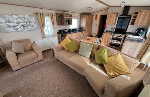 L60, Two bedroom caravan - California Cliffs, Parkdean Resort, Scratby - Sleeps 6, bed linen, towels plus Wi-Fi included - Sorry no pets - Foto 3