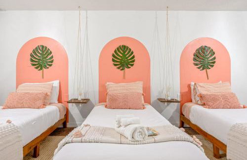 Indy Palm Pad with Patio & Tiki Bar-Mid-Century Charmer-Family Friendly - Photo 28