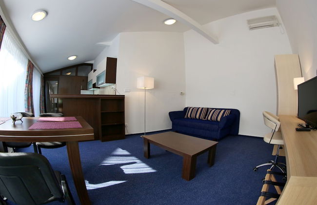 Apartments Kroměříž - Photo 40