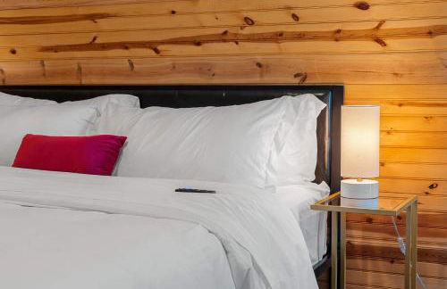 Cozy 4BR Home Pet Friendly Large Yard & Patio - Foto 26