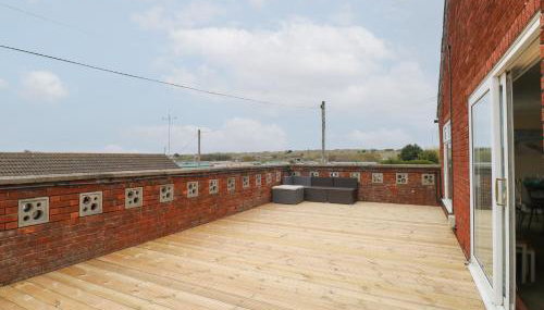 The Look Out - Photo 2