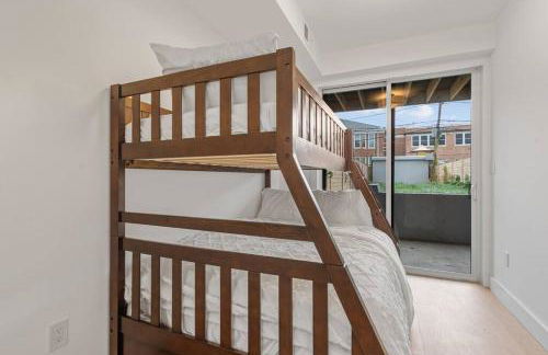 Charming Oasis in DC near Metro with Fenced Backyard Free Parking and WIFI Capitol View1 - Foto 36