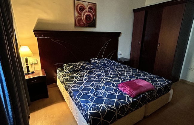 Deluxe Shared Master Bedrooms in Deira - Photo 4