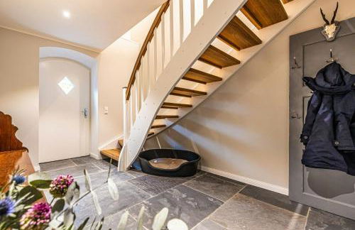 Traditional Architecture Meets Modern Design - Photo 27