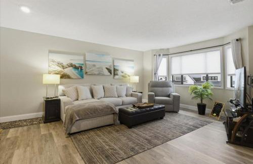 Lakefront Osage Beach Condo + Workspace w/ Pool Views - Foto 3