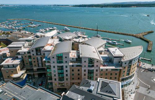 Dolphin Hideaway- Poole Quay Apartment with Parking - Photo 25