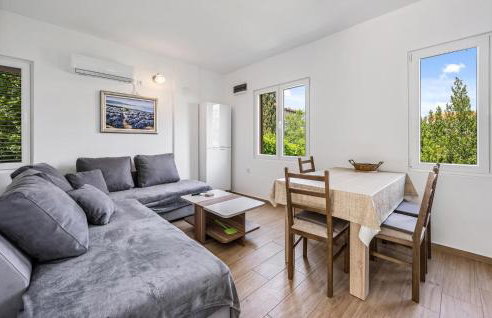 1 Bedroom Gorgeous Apartment In Zlarin - Photo 3