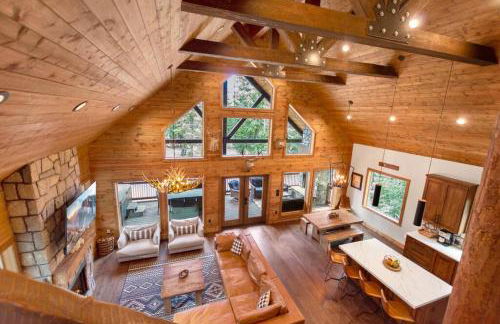 One of a Kind Cabin, Covered Deck, Spa, and Games - Foto 3