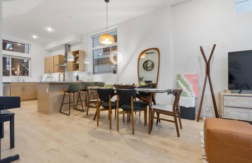 Luxe Central Home with Views & Rooftop - Foto 19