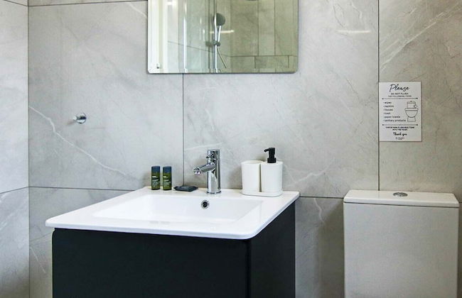 Phaedrus Living: City View Luxury Iras Flat 102 - Photo 19