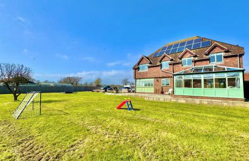 Stunning 7 Bedroom Escape Near New Forest and Beach - Large Garden - Serene Setting - Sleeps 14 - Foto 77