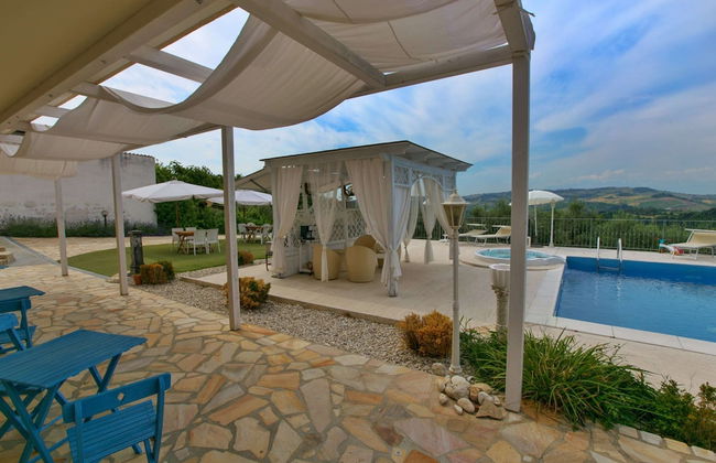 Villa with Salt Water & Heated Pool & Hot Tub near sea - Foto 21