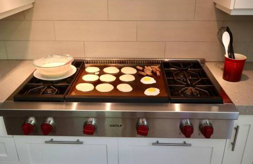 25-Bed, Amenity-Rich Estate in a Private Forest - Foto 47