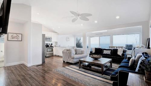 Chic Beach House: Waterfront, Vineyards, Hot Tub - Foto 4