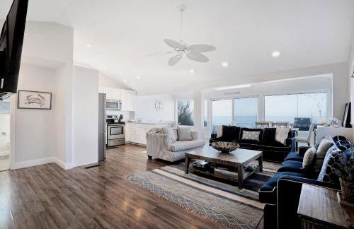 Chic Beach House: Waterfront, Vineyards, Hot Tub - Foto 4