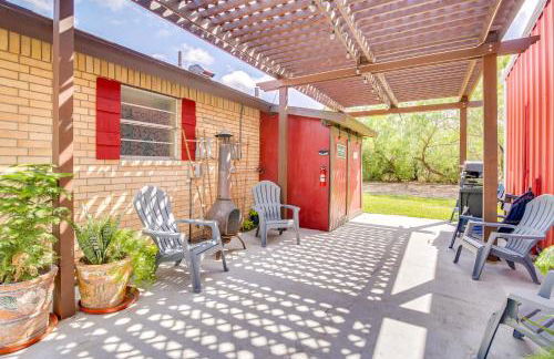 Classy San Benito Vacation Rental with Chiminea! - Foto 2