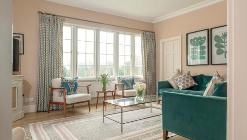 East House - Photo 2