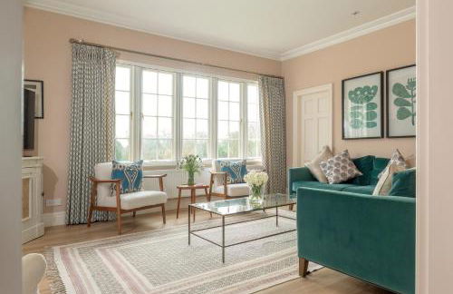 East House - Photo 2