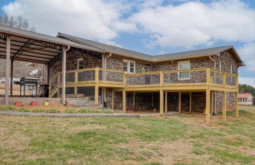Spacious Fishing Getaway by Lake Guntersville! - Foto 29