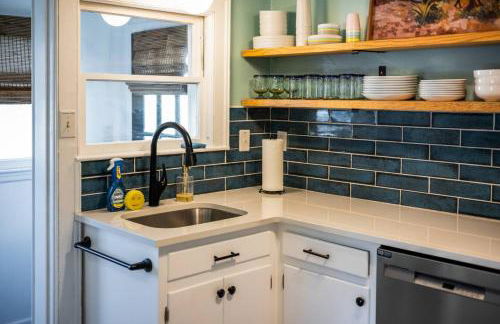 Quaint Cottage in heart of LYH - POOL with HOT TUB! - Foto 19