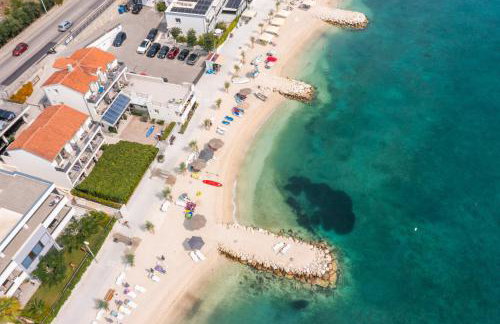 Seaside Luxury Suites - Photo 34