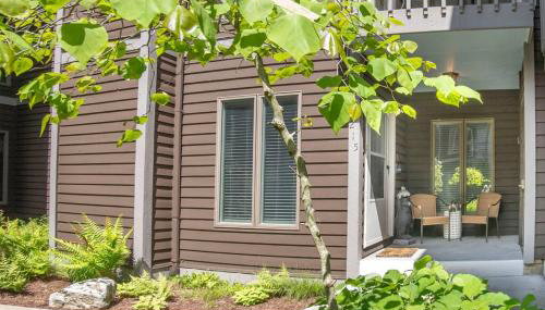 Brook Haven Condo - Downtown Blowing Rock Ground Floor Fully Stocked with 2 King Beds - Foto 4, Garden view