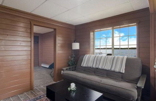 1BR Fife Lake Haven with Fire Pit & Hot Tub - Foto 21