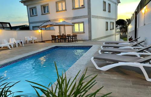 Vivienda adosada con piscina cerca de la playa - Foto 1