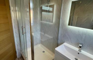 Modern 4-bedroom entire house with Garden - Foto 18