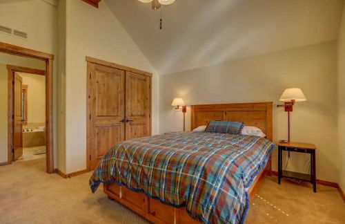Tamarack Ski Resort Townhome - Elegant couple's retreat - Path to chairlift - Golf - Foto 5