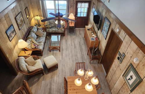 Spacious Beach House Steps to Sand - Foto 8