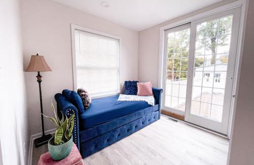 Cheerful & Modern Home w/ a Walkout Deck Area - Foto 13