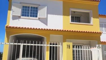 Casa das Rosas - Moradia com jardim e churrasco, Charneca da Cotovia - Foto 1